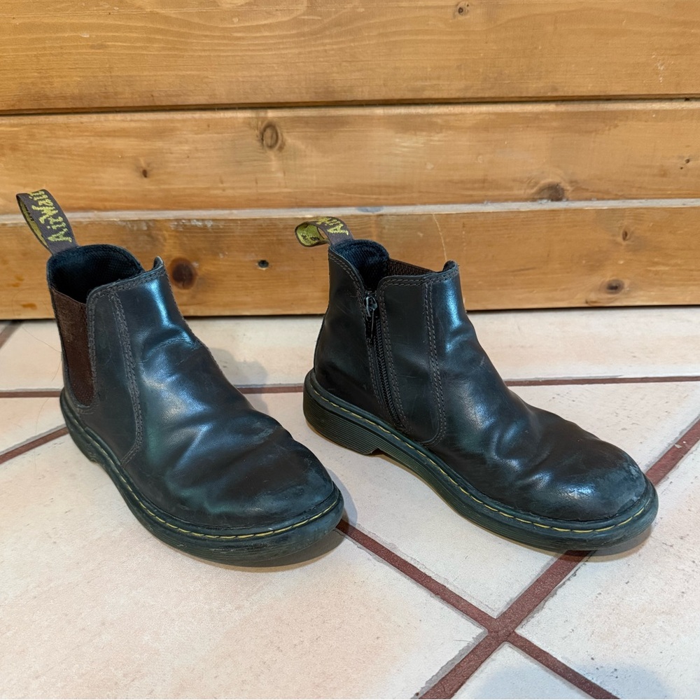 Dr. Martens Kids Chelsea Leather Boots